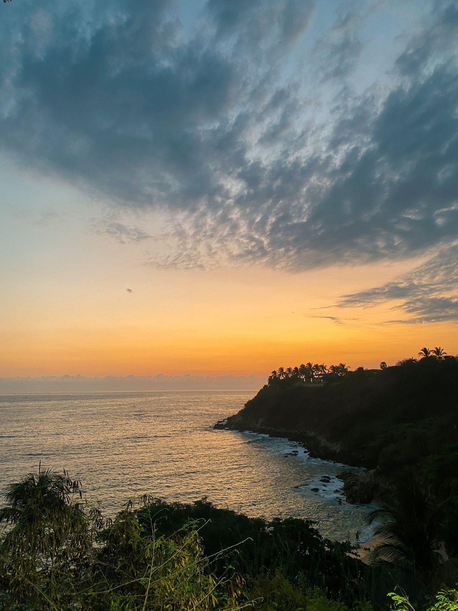 Stunning sunset over the cliffs and coastline of Puerto Escondido, Mexico.