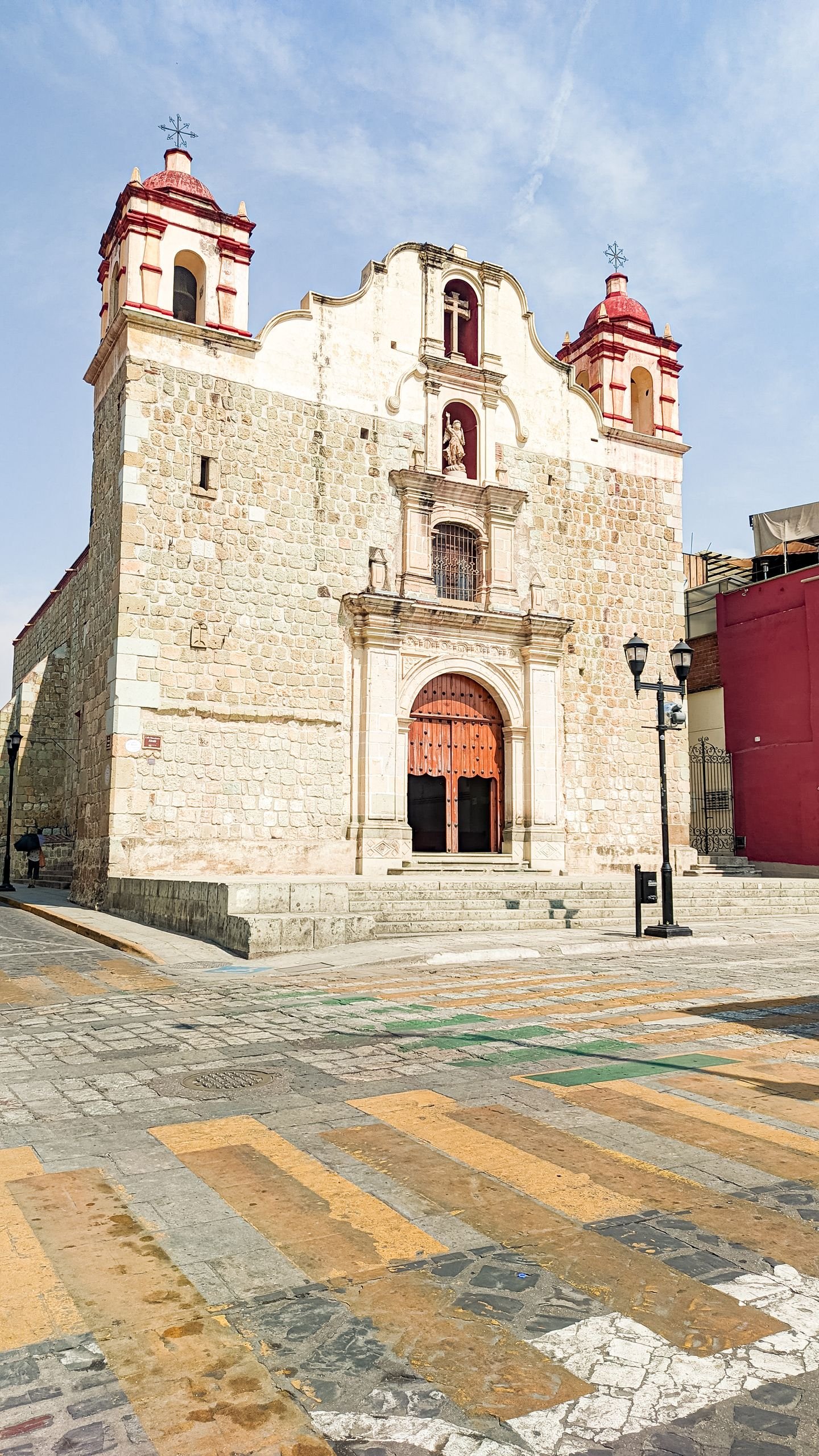 Stunning view of a historic church in Oaxaca, Mexico, showcasing its classic architecture under a clear sky.